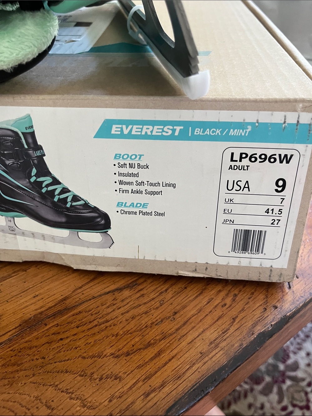 Women's Black and Mint Recreational Ice Skates - Picture 6 of 7